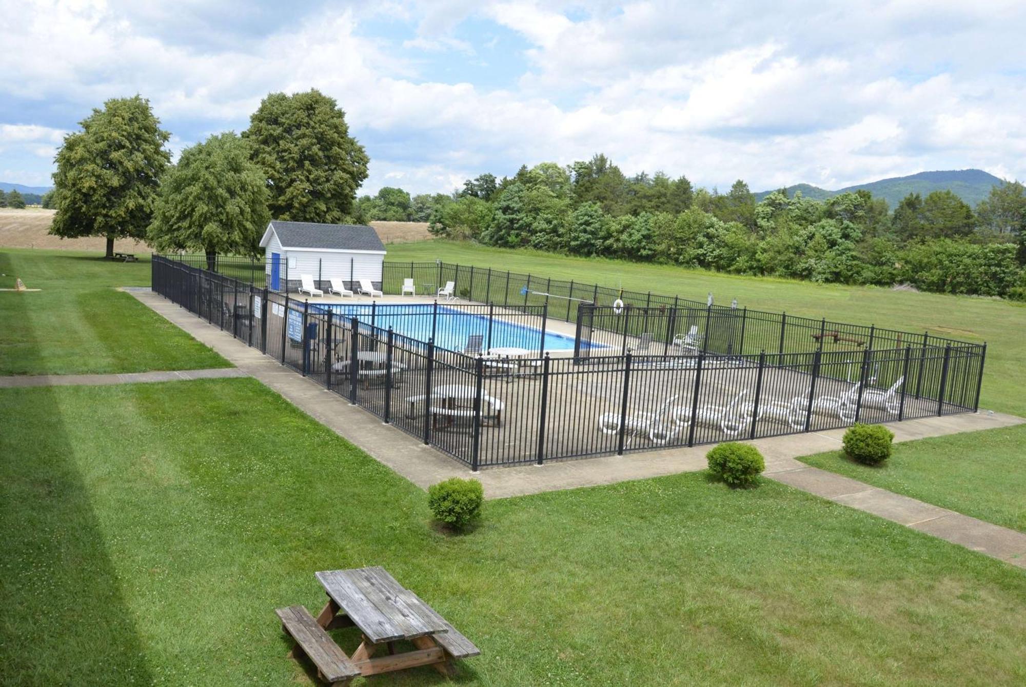 Days Inn By Wyndham Luray Shenandoah Dış mekan fotoğraf